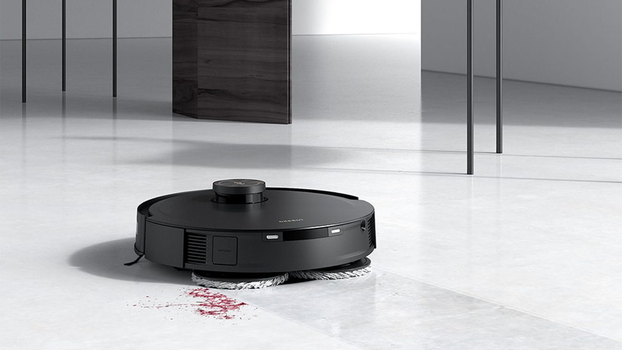 Ecovacs Deebot X1 PRO OMNI đang lau nhà