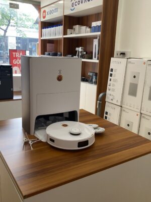 Hình ảnh thực tế Ecovacs Deebot T10 OMNI bên trong cửa hàng Cao Thiên Phát