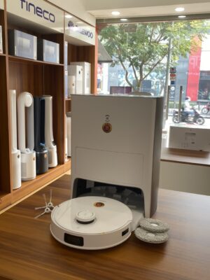 Hình ảnh thực tế Ecovacs Deebot T10 OMNI bên trong cửa hàng Cao Thiên Phát