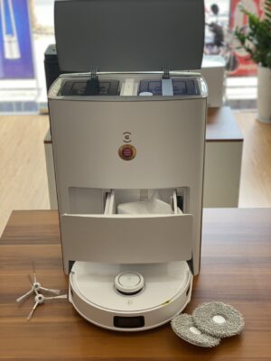 Hình ảnh thực tế Ecovacs Deebot T10 OMNI bên trong cửa hàng Cao Thiên Phát